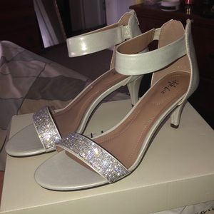 Style & Co White Silver Heel
